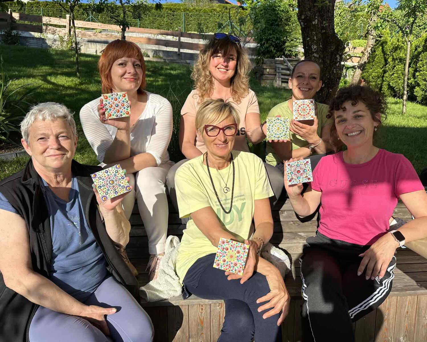 srcna-delavnica-pikastih-mandal-na platno