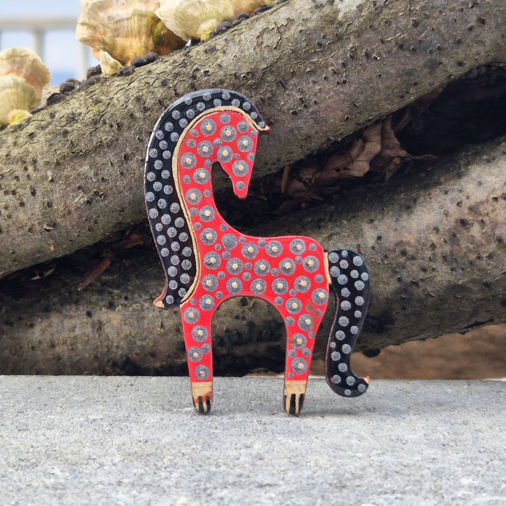 wooden-horse-brooch