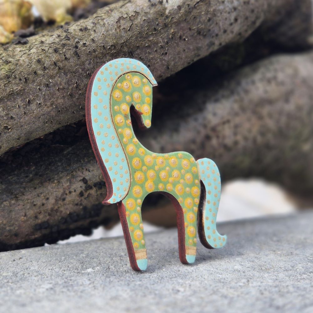 wooden-horse-brooch