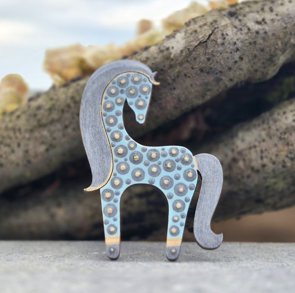 wooden-horse-brooch