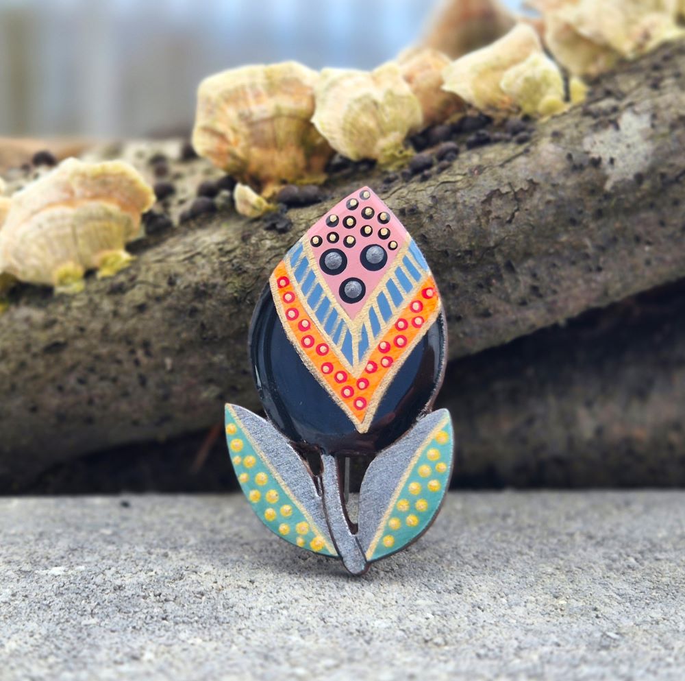 broska-lesena-tulipan