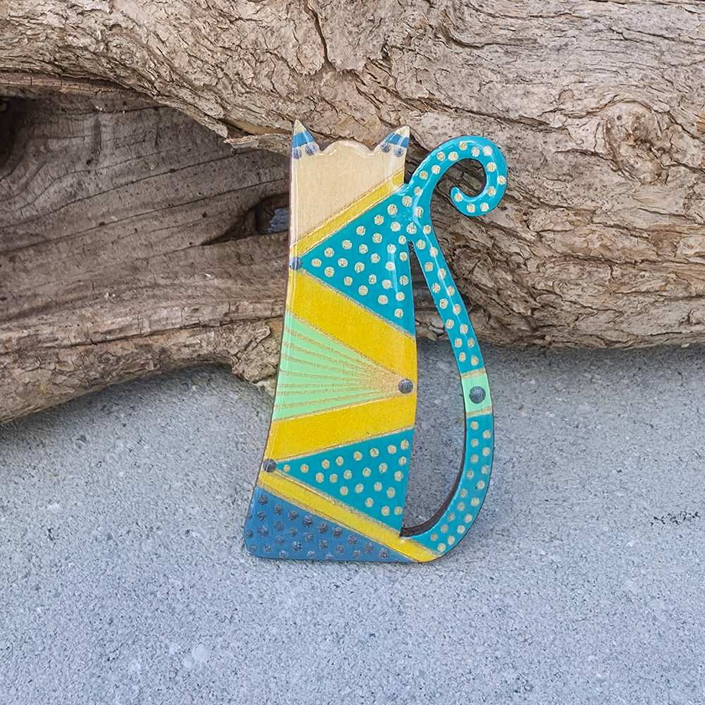 wooden-brooch-kitten
