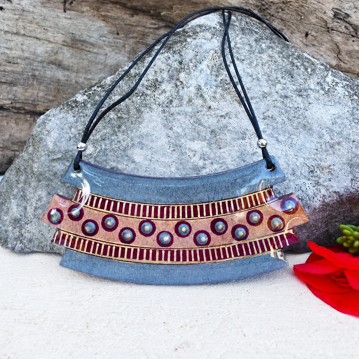 wooden-necklace-zigzag