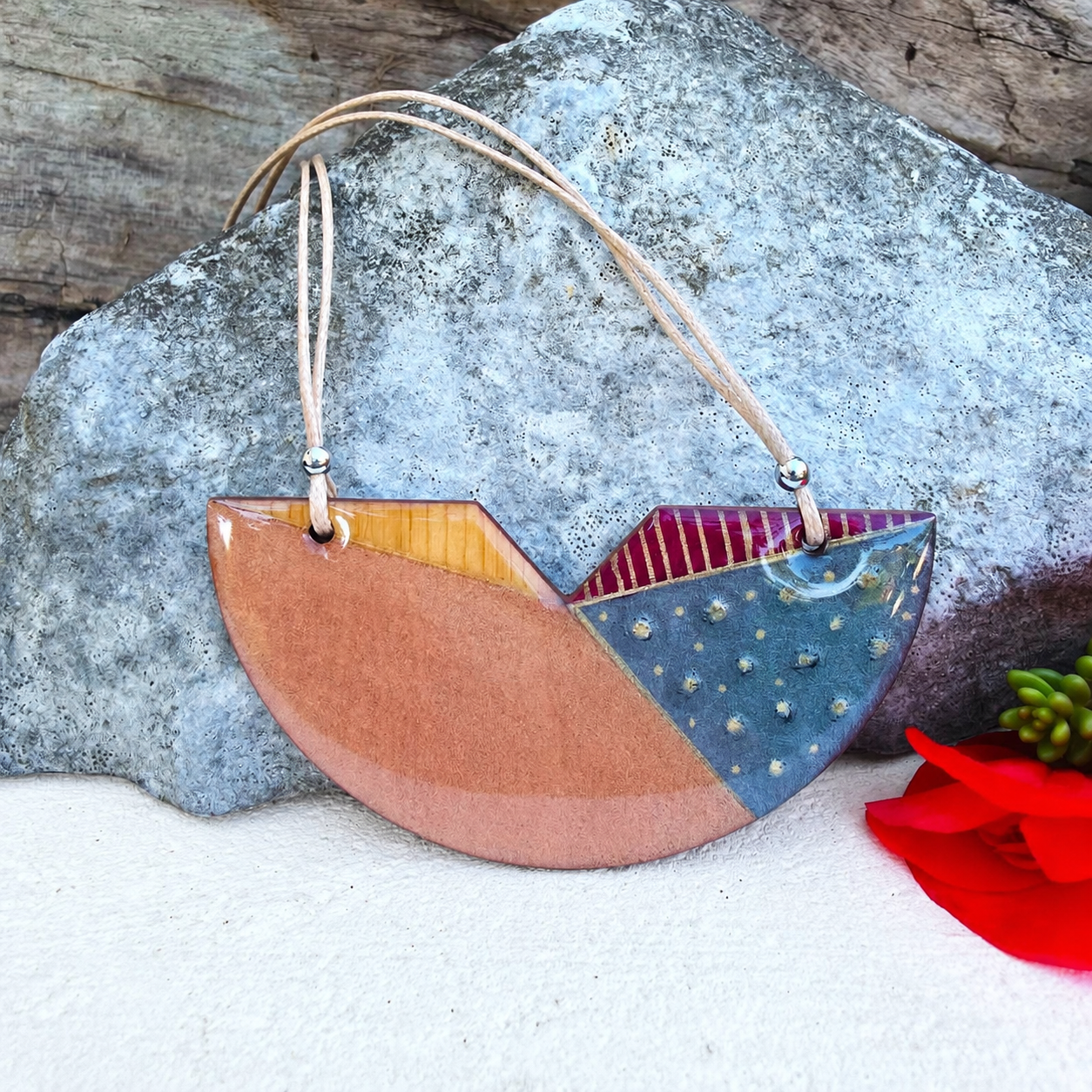 wooden-necklace-boat